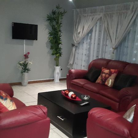 Tintech Bed & Breakfast Francistown Extérieur photo