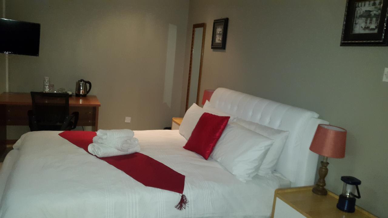 Tintech Bed & Breakfast Francistown Extérieur photo