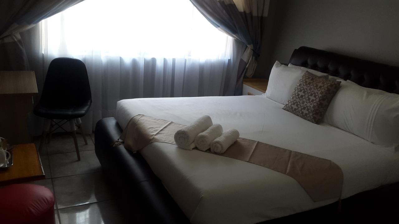 Tintech Bed & Breakfast Francistown Extérieur photo