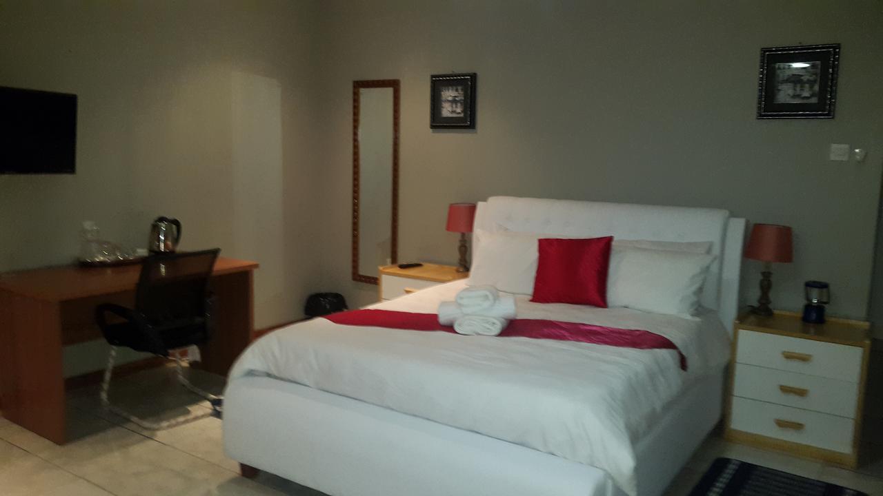 Tintech Bed & Breakfast Francistown Extérieur photo