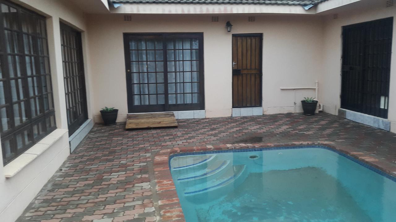 Tintech Bed & Breakfast Francistown Extérieur photo
