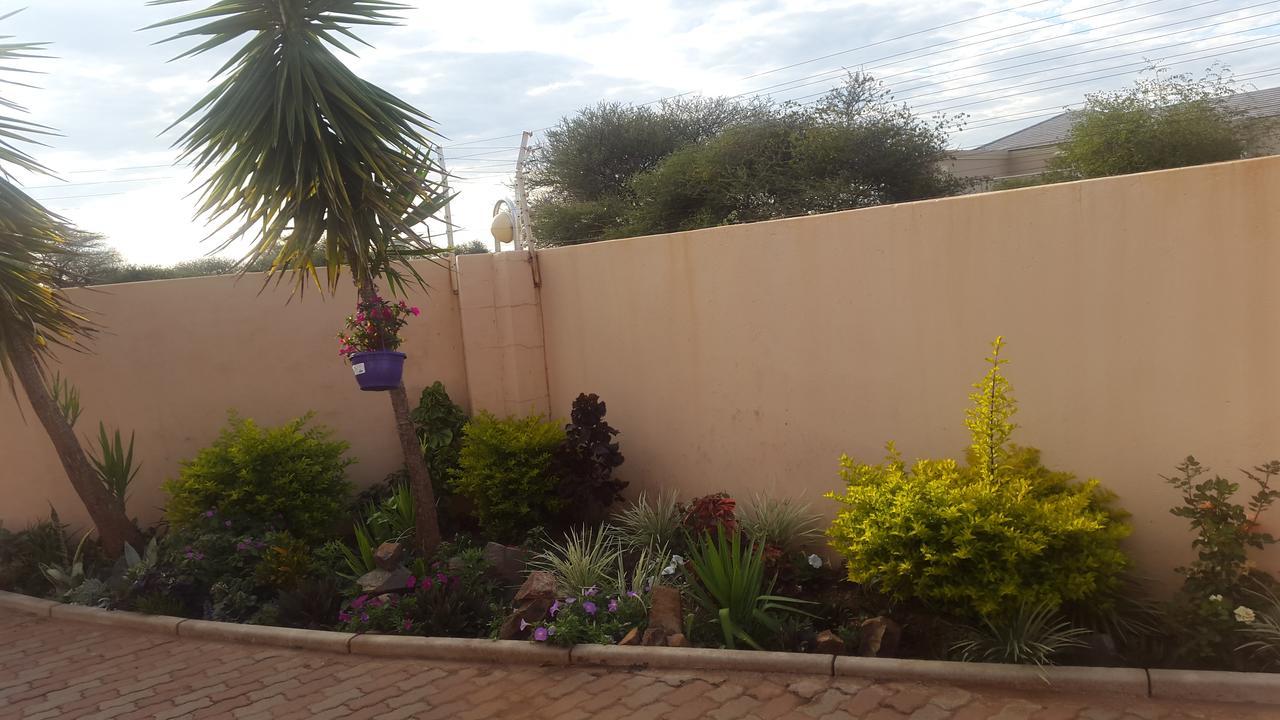 Tintech Bed & Breakfast Francistown Extérieur photo