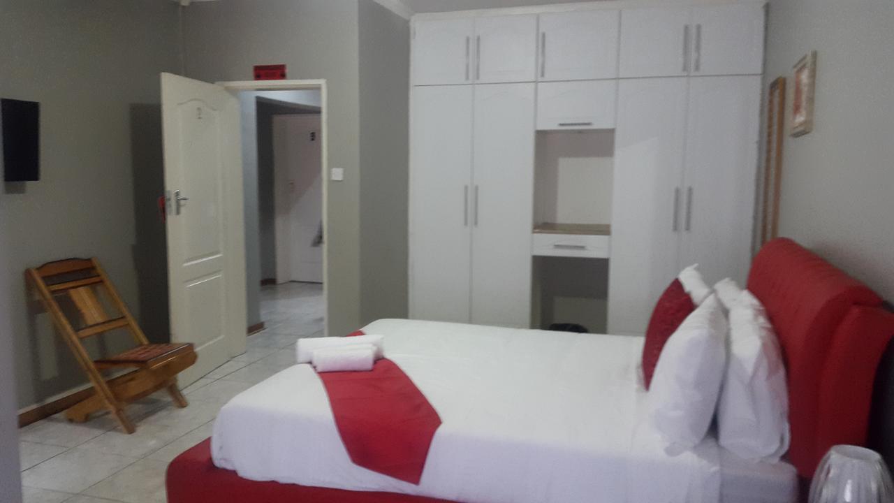 Tintech Bed & Breakfast Francistown Extérieur photo