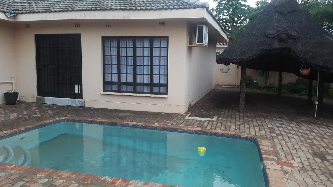 Tintech Bed & Breakfast Francistown Extérieur photo