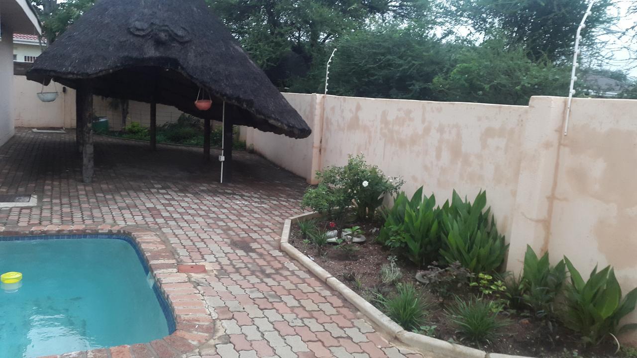 Tintech Bed & Breakfast Francistown Extérieur photo