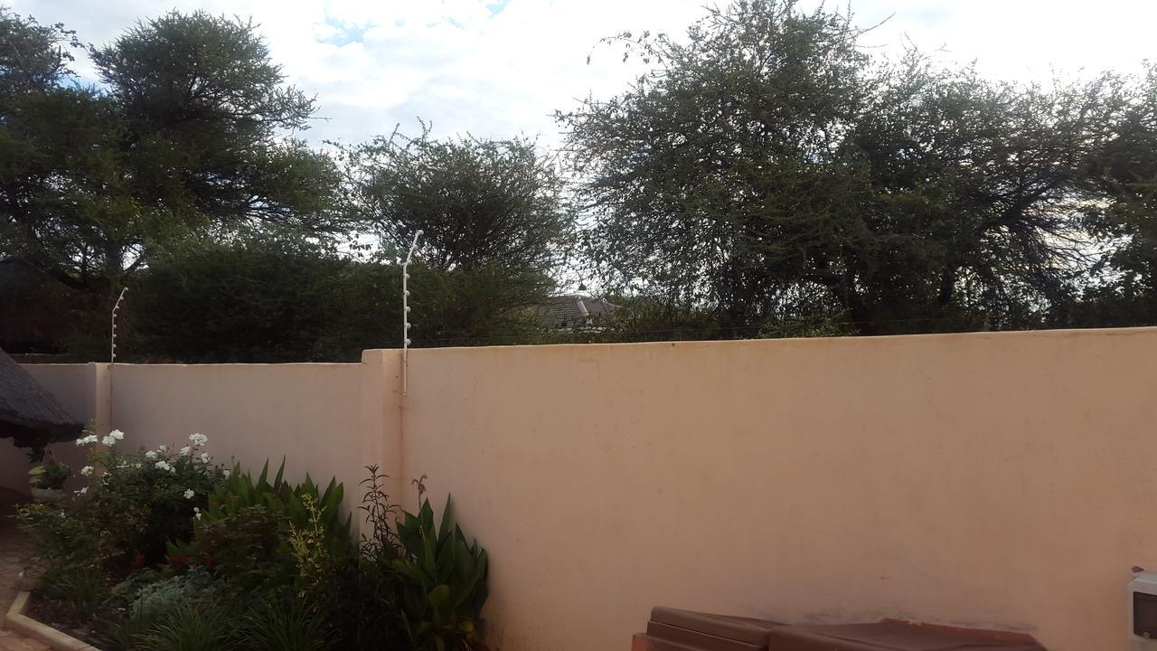 Tintech Bed & Breakfast Francistown Extérieur photo