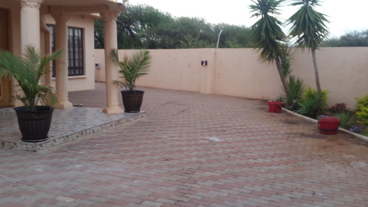 Tintech Bed & Breakfast Francistown Extérieur photo